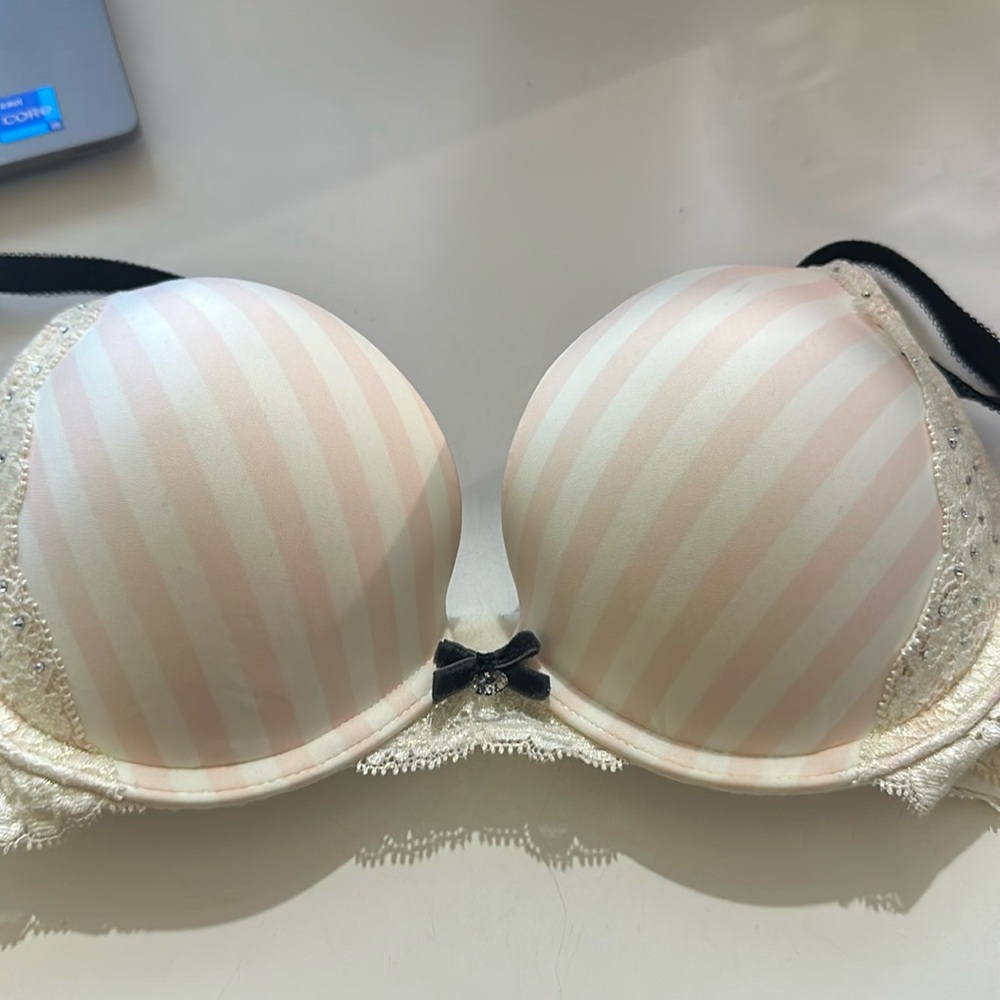Like new Victorias Secret Dream Angels push up bra 34B